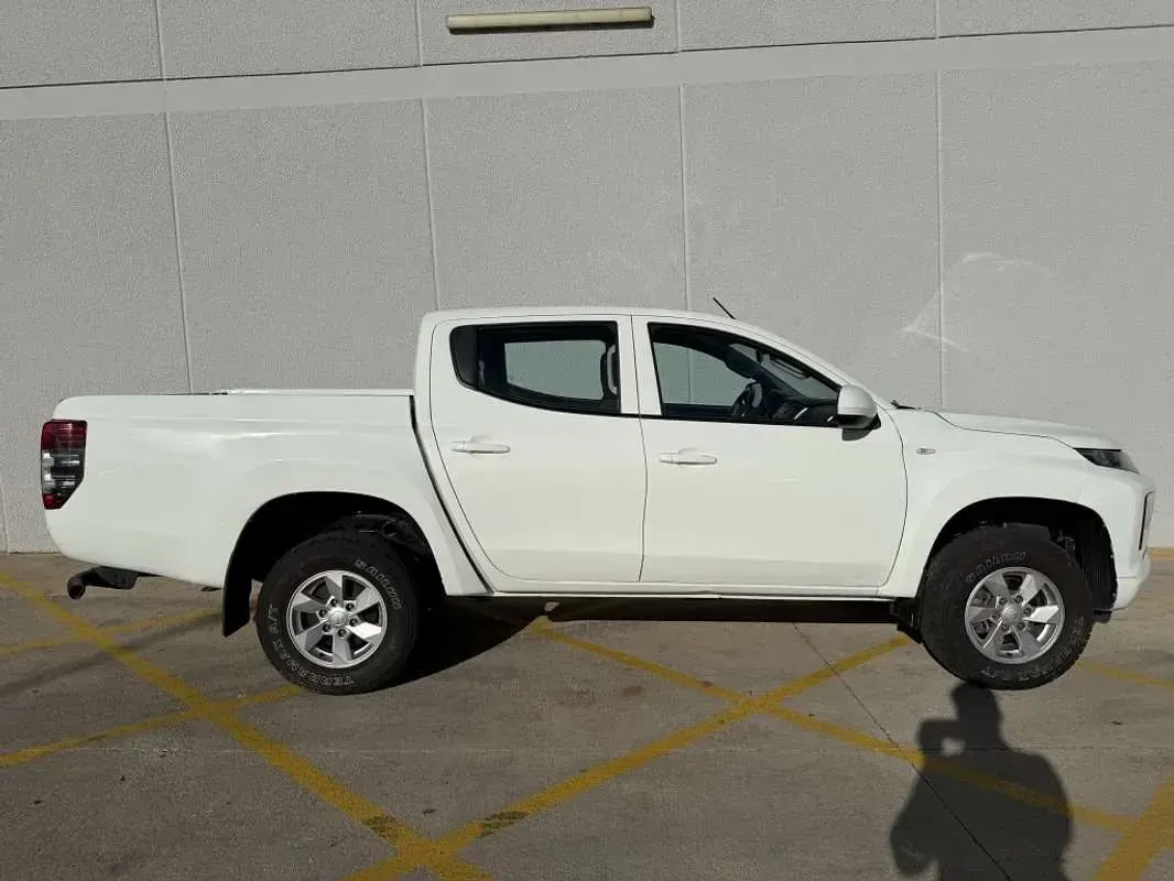 Usado Mitsubishi L200 150 CV (110 kW) 2020 Blanco Pickup/Camioneta