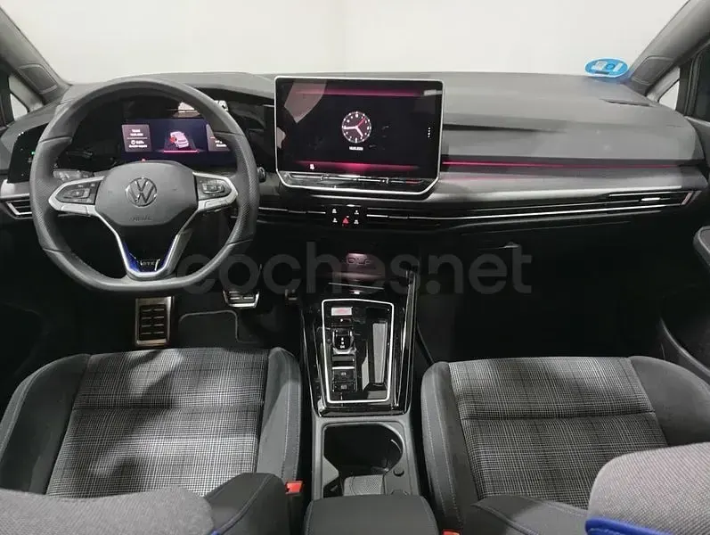 Usado VW Golf VIII GTE 272 CV (200 kW) 2025 Gris / plata Berlina