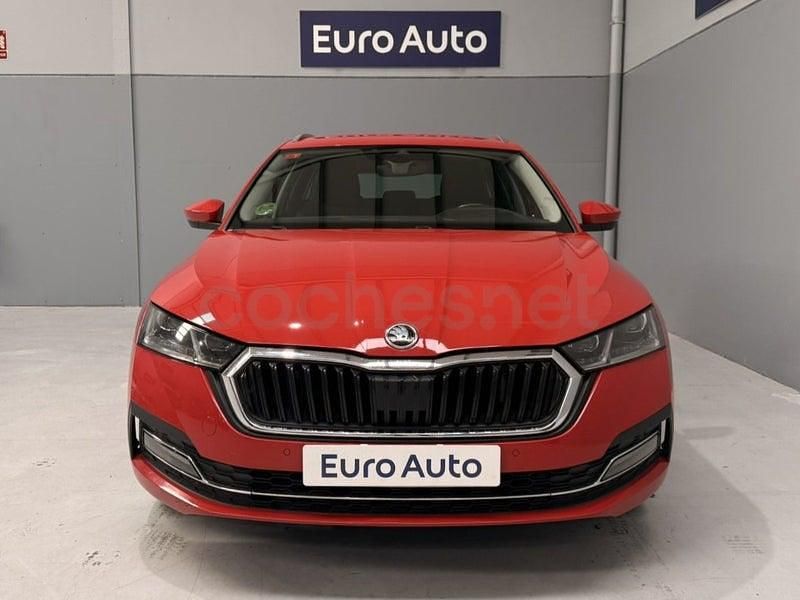 Usado Skoda Octavia Style 150 CV (110 kW) 2021 Rojo Familiar