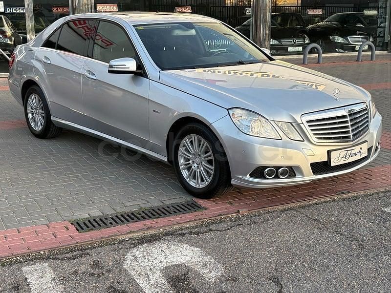 Usado Mercedes E220 Elegance 170 CV (125 kW) 2009 Gris Berlina