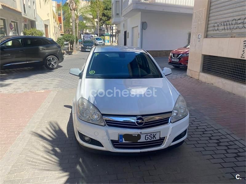 Usado Opel Astra Enjoy 110 CV (80 kW) 2010 Blanco Berlina