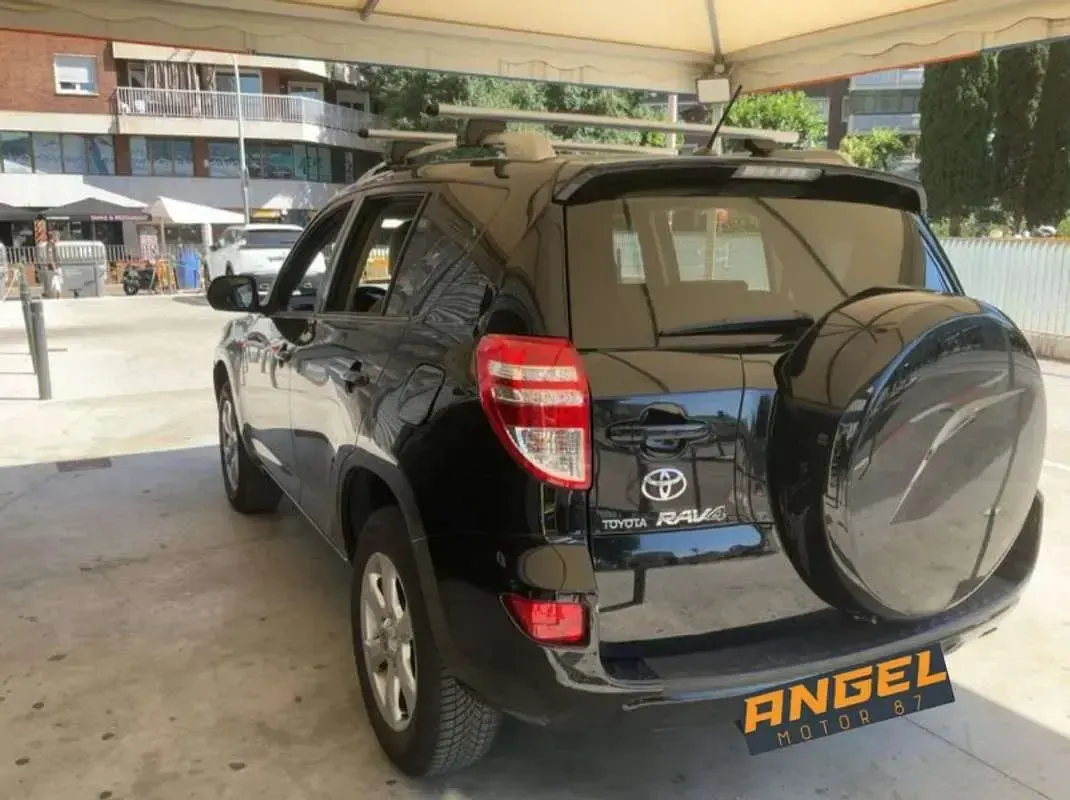 Usado Toyota RAV4 Executive 150 CV (110 kW) 2010 Negro SUV
