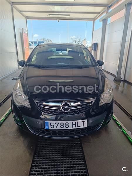 Usado Opel Corsa Selective 95 CV (69 kW) 2012 Negro Utilitario