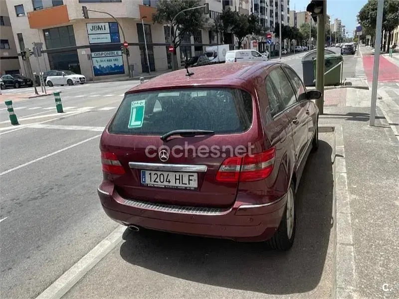 Usado Mercedes B200 140 CV (102 kW) 2005 Granate Monovolumen