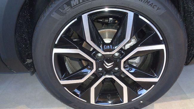 Usado Citroën e-C4 Feel 100 kW (136 CV) 2024 Gris Berlina