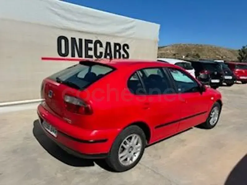 Używany Seat Leon Stella 90 KM (66 kW) 2002 Czerwony Hatchback