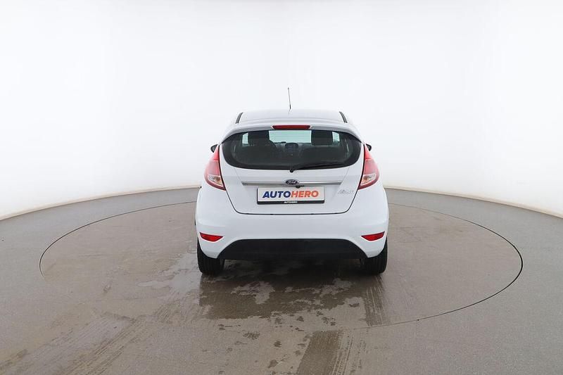 Usado Ford Fiesta Trend 82 CV (60 kW) 2016 Blanco Utilitario