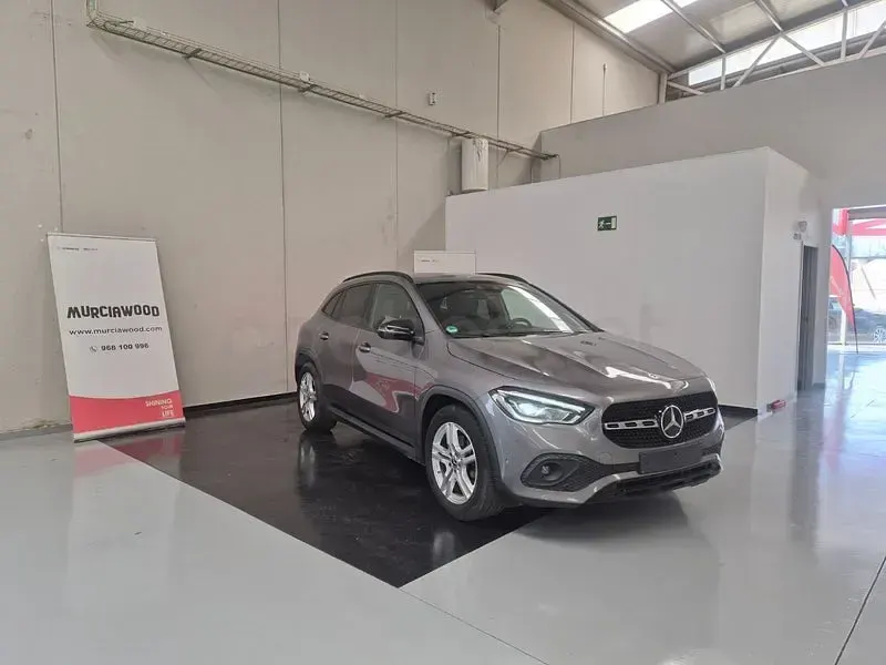 Usado Mercedes GLA200 150 CV (110 kW) 2021 Gris / plata SUV