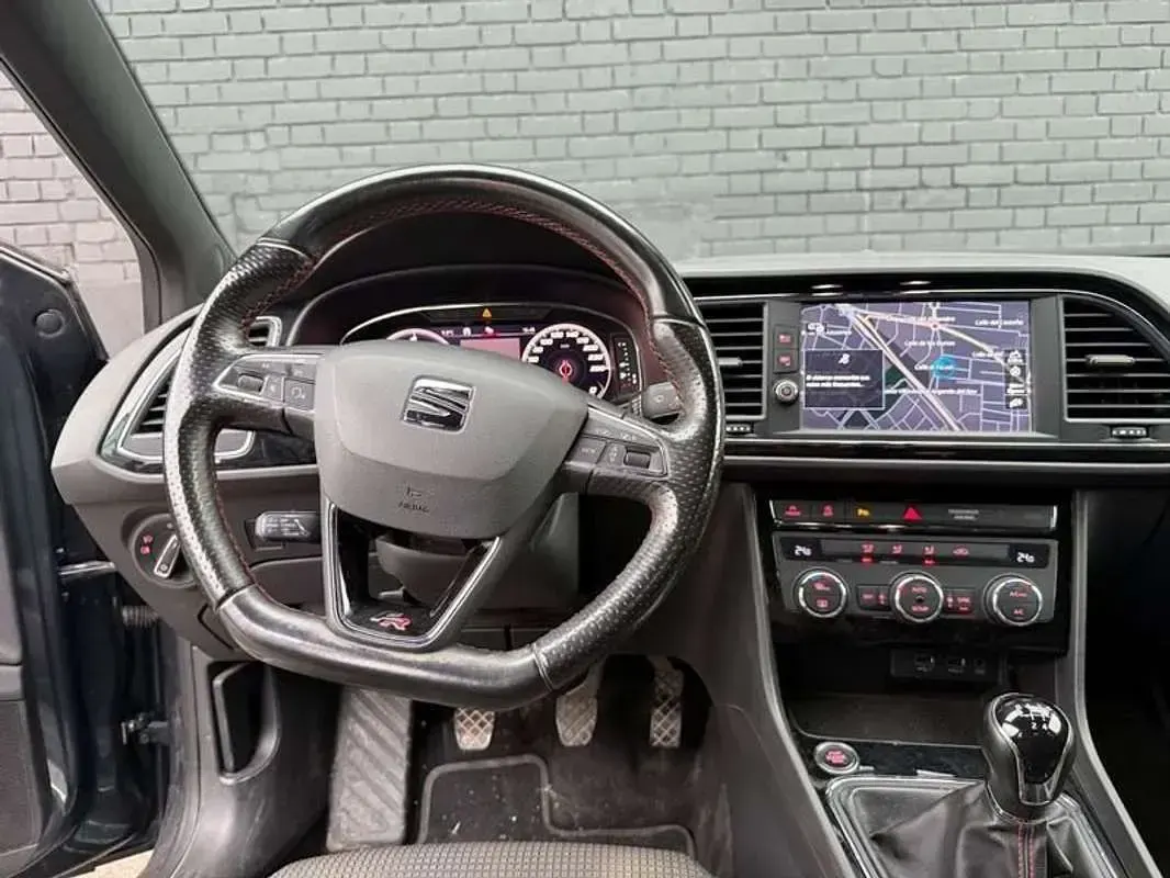 Usado Seat Leon FR 150 CV (110 kW) 2020 Gris Utilitario