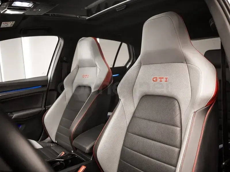 Usado VW Golf VIII GTI 245 CV (180 kW) 2023 Blanco Berlina