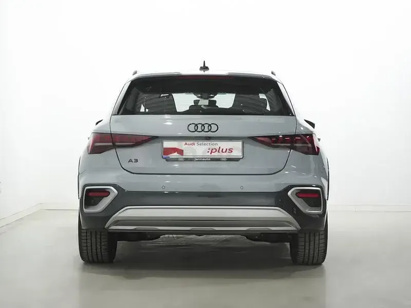 Usado Audi A3 Advanced Plus 204 CV (150 kW) 2025 Gris / plata Berlina