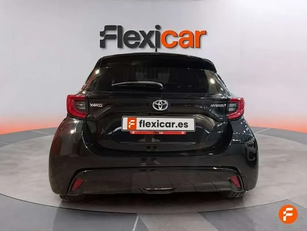 Usado Toyota Yaris Active 116 CV (85 kW) 2023 Negro Utilitario