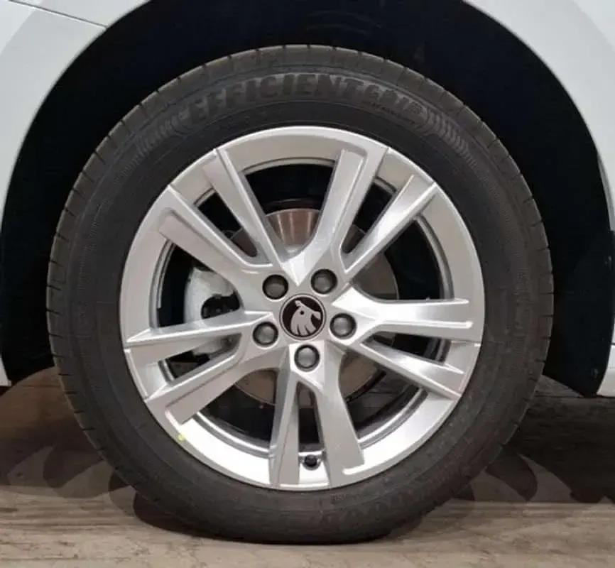Usado Skoda Fabia Selection 116 CV (85 kW) 2026 Blanco Utilitario