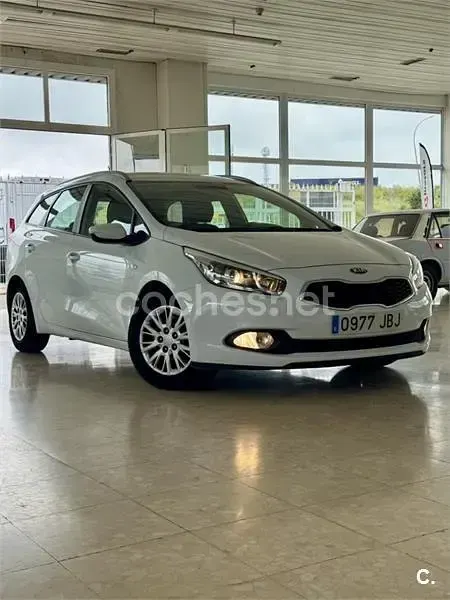 Usado Kia Ceed Sportswagon 110 CV (80 kW) 2014 Blanco Familiar