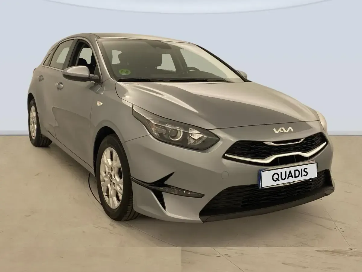 Usado Kia Ceed 120 CV (88 kW) 2022 Gris Utilitario