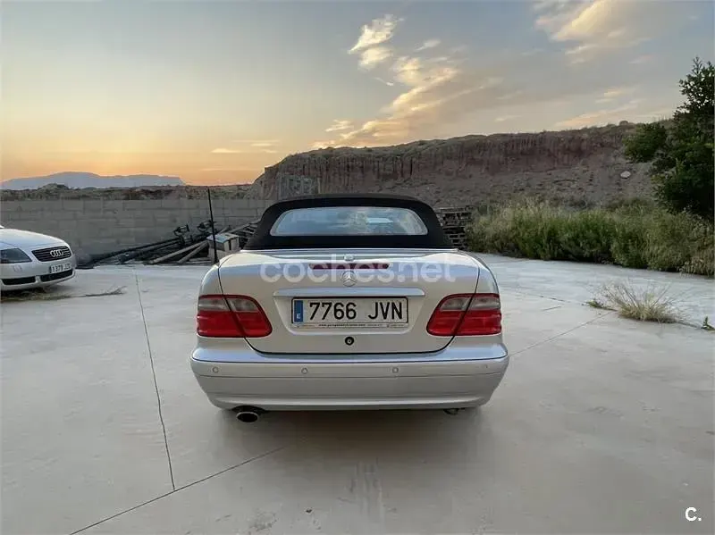 Usado Mercedes CLK320 Avantgarde 218 CV (160 kW) 2003 Gris / plata Descapotable