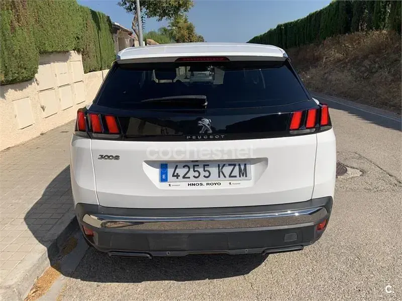 Usado Peugeot 3008 Allure 130 CV (95 kW) 2019 Blanco SUV