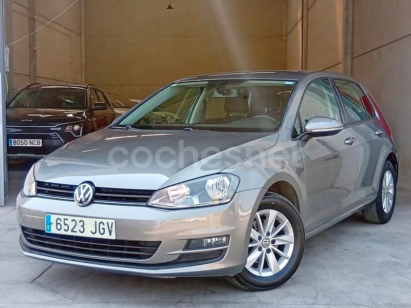 Gris / plata Usado 2015 VW Golf VII Advance Berlina | 9490 € (Buen precio) - Imagen 1/4