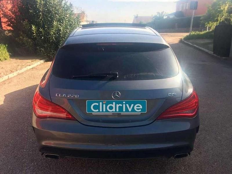 Usado Mercedes CLA220 Shooting Brake Urban 177 CV (130 kW) 2015 Gris Familiar