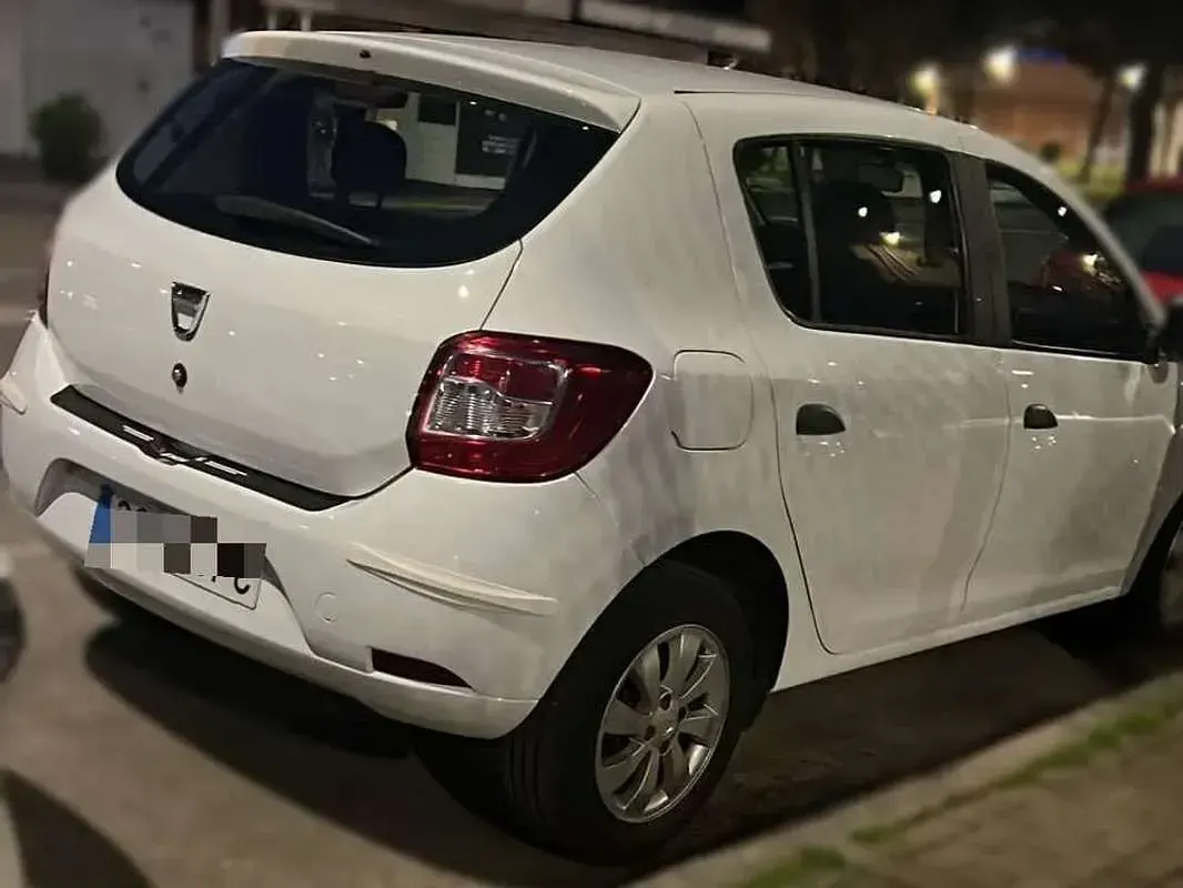 Usado Dacia Sandero Lauréate 73 CV (53 kW) 2016 Blanco Berlina