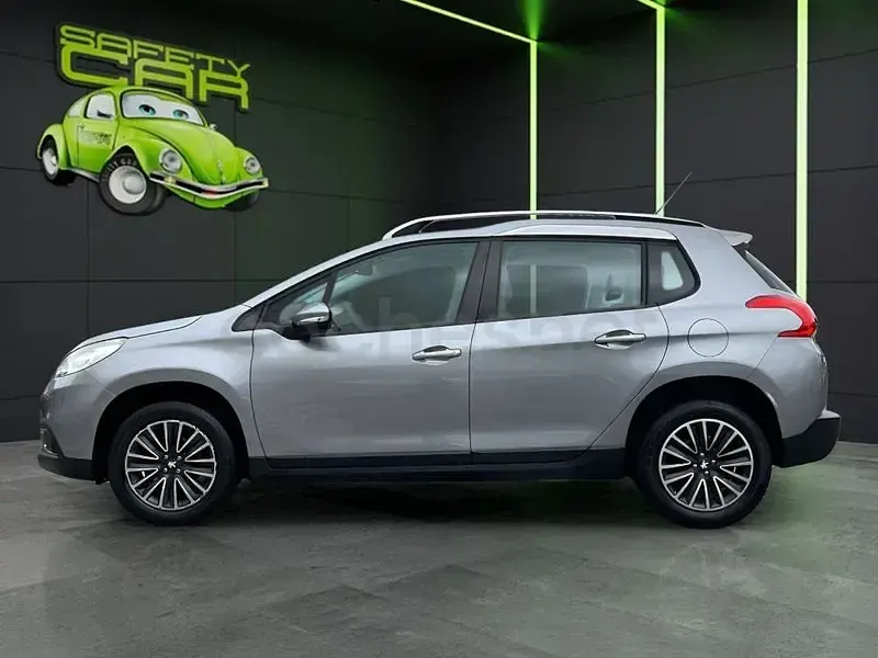 Usado Peugeot 2008 Active 82 CV (60 kW) 2015 Gris / plata SUV