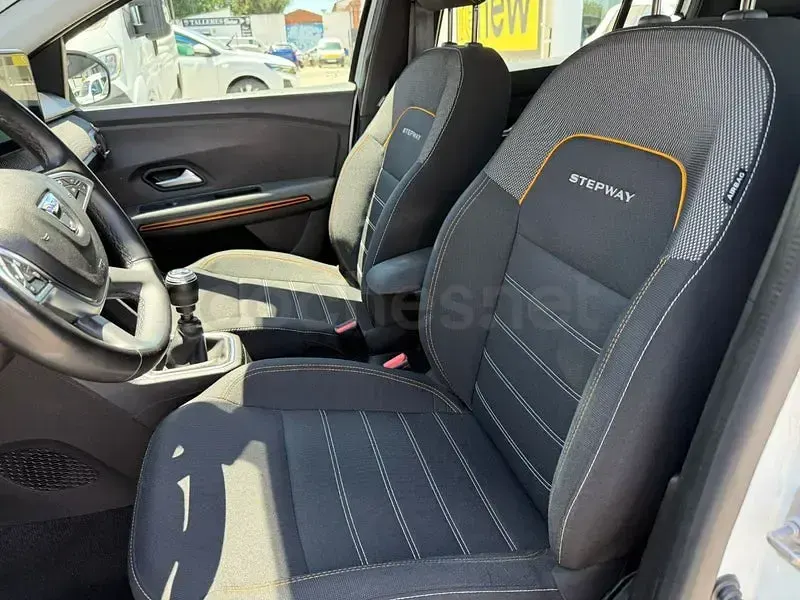 Usado Dacia Sandero Essentiel 101 CV (74 kW) 2021 Blanco Berlina