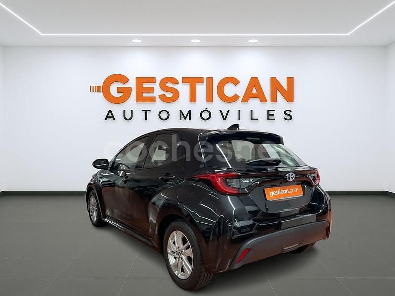 Usado Toyota Yaris Hybrid Active 116 CV (85 kW) 2021 Negro Berlina