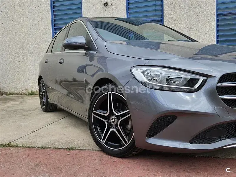 Usado Mercedes B180 122 CV (89 kW) 2019 Gris / plata Utilitario