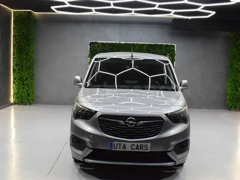 Usado Opel Combo Life Selective 131 CV (96 kW) 2019 Gris / plata Monovolumen