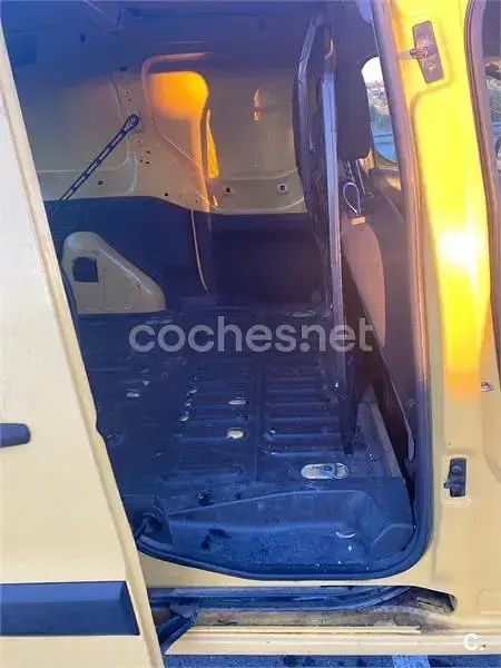 Usado Citroën Berlingo Live 100 CV (73 kW) 2018 Amarillo Monovolumen