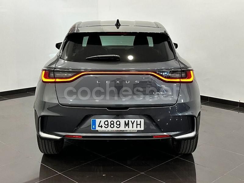 Usado Lexus LBX 136 CV (100 kW) 2025 Gris / plata SUV