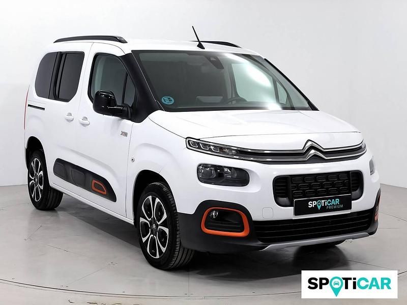 Usado Citroën Berlingo Shine 102 CV (75 kW) 2023 Blanco Monovolumen