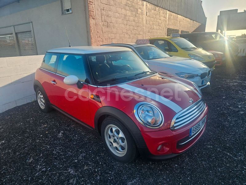 Usado Mini Cooper D 112 CV (82 kW) 2014 Rojo Utilitario