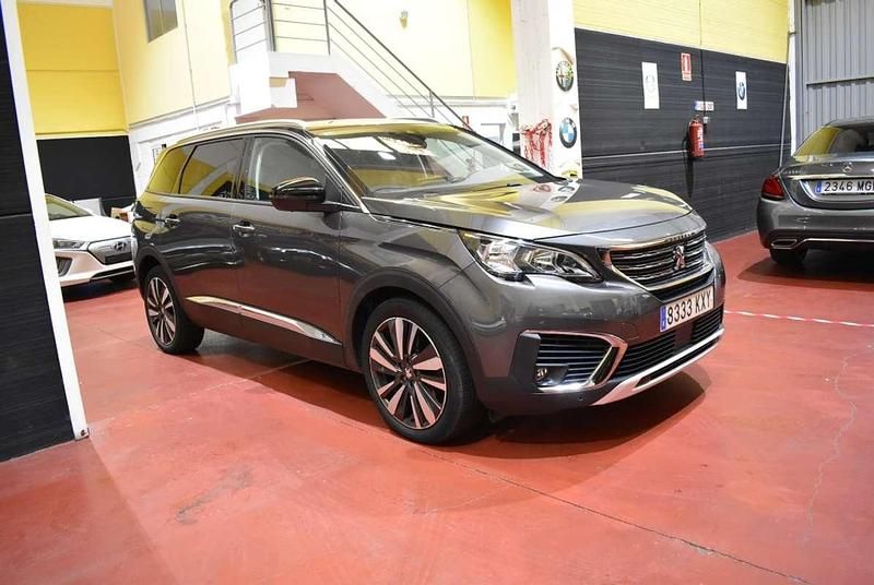 Usado Peugeot 5008 Allure 131 CV (96 kW) 2019 Gris Monovolumen