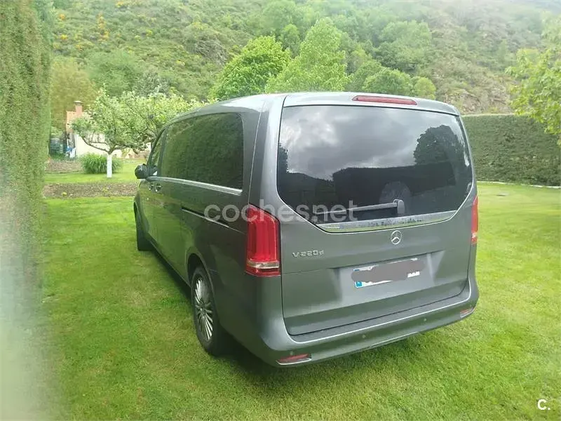 Usado Mercedes V220 Avantgarde 163 CV (119 kW) 2023 Gris / plata Monovolumen