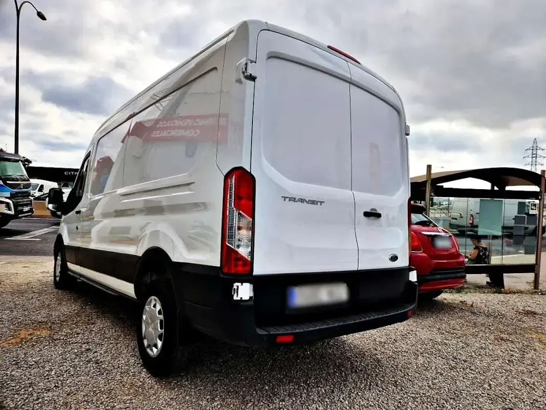 Usado Ford Transit Trend 131 CV (96 kW) 2023 Blanco Van