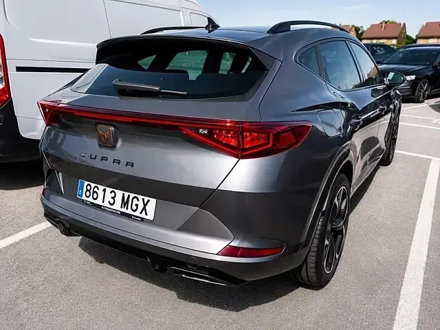 Usado Cupra Formentor 150 CV (110 kW) 2023 Gris / platagris plata SUV