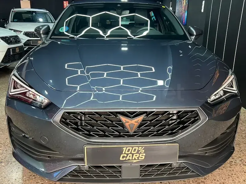 Usado Cupra Leon 150 CV (110 kW) 2023 Gris / plata Berlina
