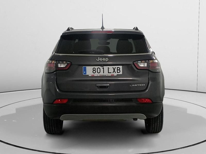 Usado Jeep Compass Limited 132 CV (97 kW) 2022 Gris SUV