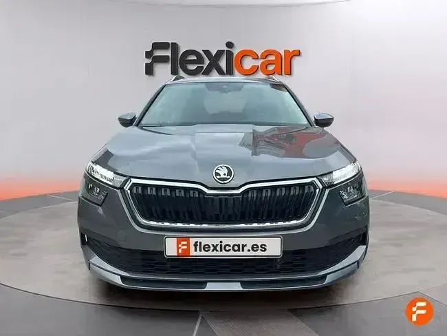Usado Skoda Kamiq Ambition 110 CV (80 kW) 2022 Gris / plata SUV
