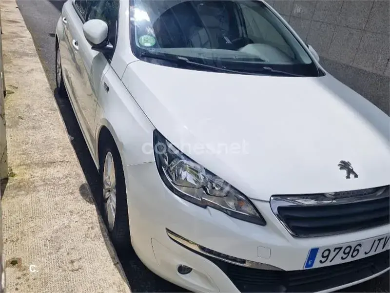 Usado Peugeot 308 Access 110 CV (80 kW) 2016 Blanco Berlina