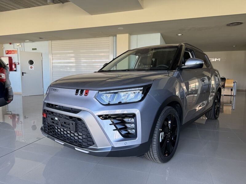 Usado Ssangyong (KGM) Tivoli Limited 163 CV (119 kW) 2024 Gris SUV