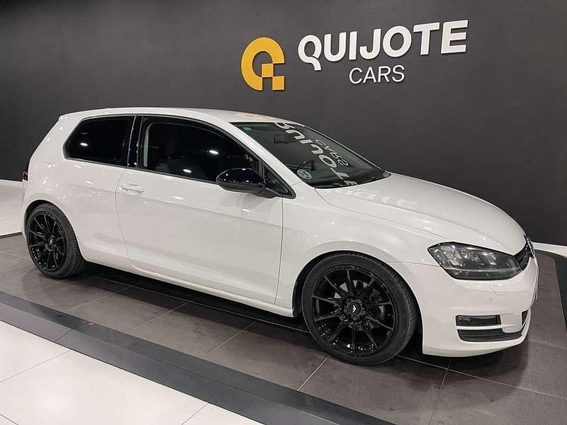 Blanco Usado 2013 VW Golf VI Sportline Coupe | 13.900 € - Imagen 1/4