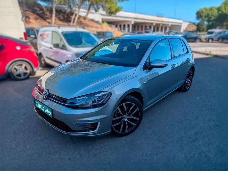 Begagnad VW e-Golf 100 kW (136 HK) 2020 Grå Halvkombi