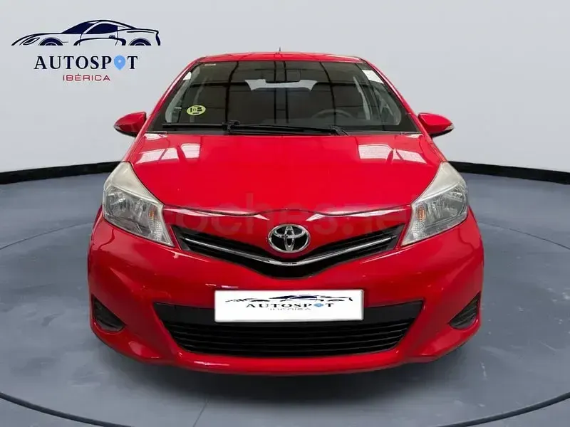 Usado Toyota Yaris Active 90 CV (66 kW) 2012 Rojo Utilitario