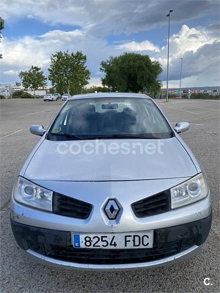 Usado Renault Mégane II Business 105 CV (77 kW) 2006 Gris / plata Berlina