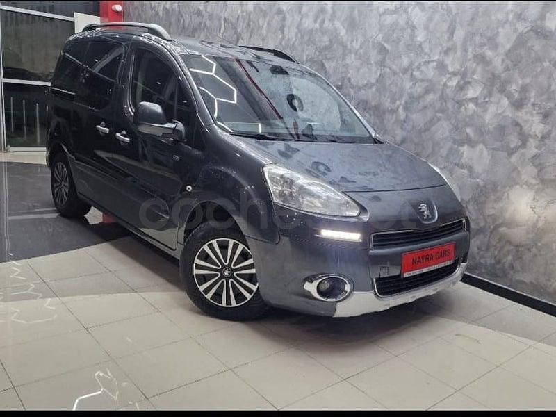 Usado Peugeot Partner Tepee Active 92 CV (67 kW) 2013 Gris / plata Monovolumen