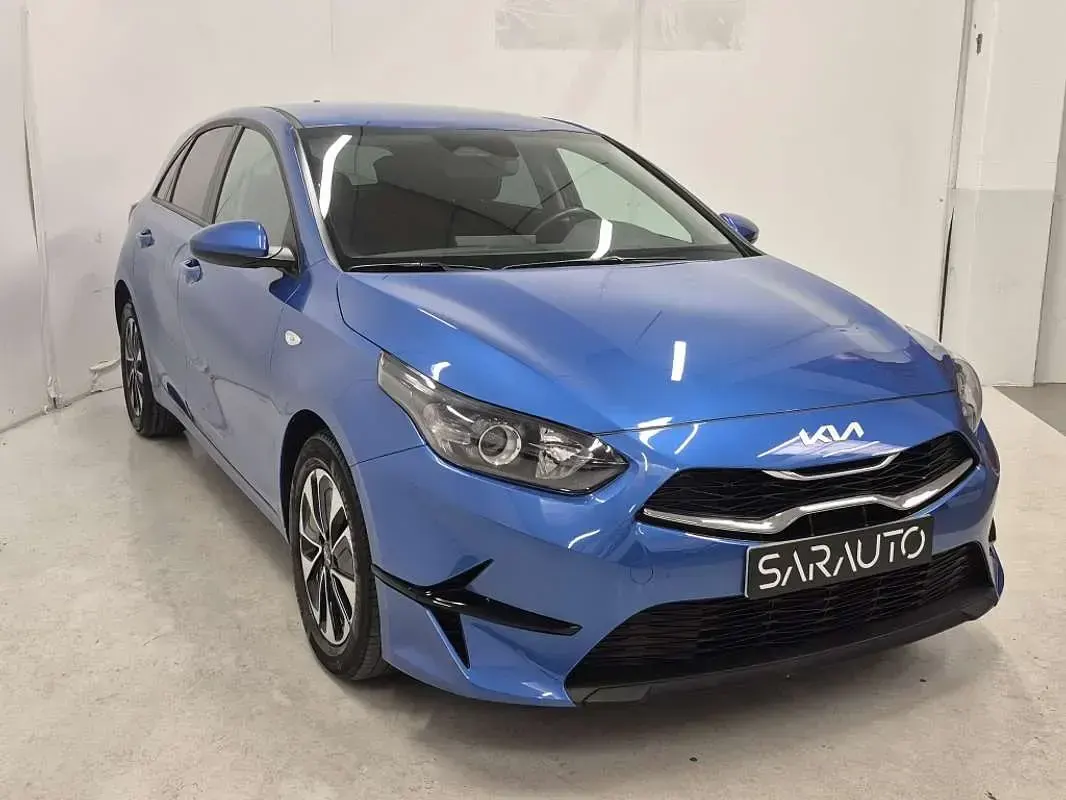 Usado Kia Ceed 101 CV (74 kW) 2024 Azul Utilitario