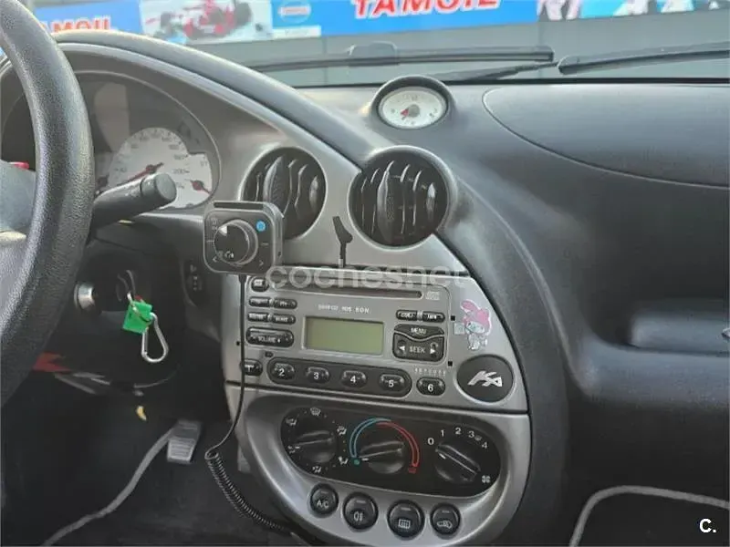 Usado Ford Ka 70 CV (51 kW) 2005 Gris / plata Utilitario