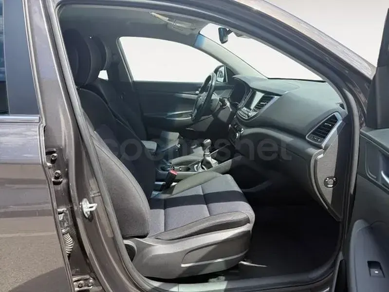 Usado Hyundai Tucson 131 CV (96 kW) 2017 Gris / plata SUV